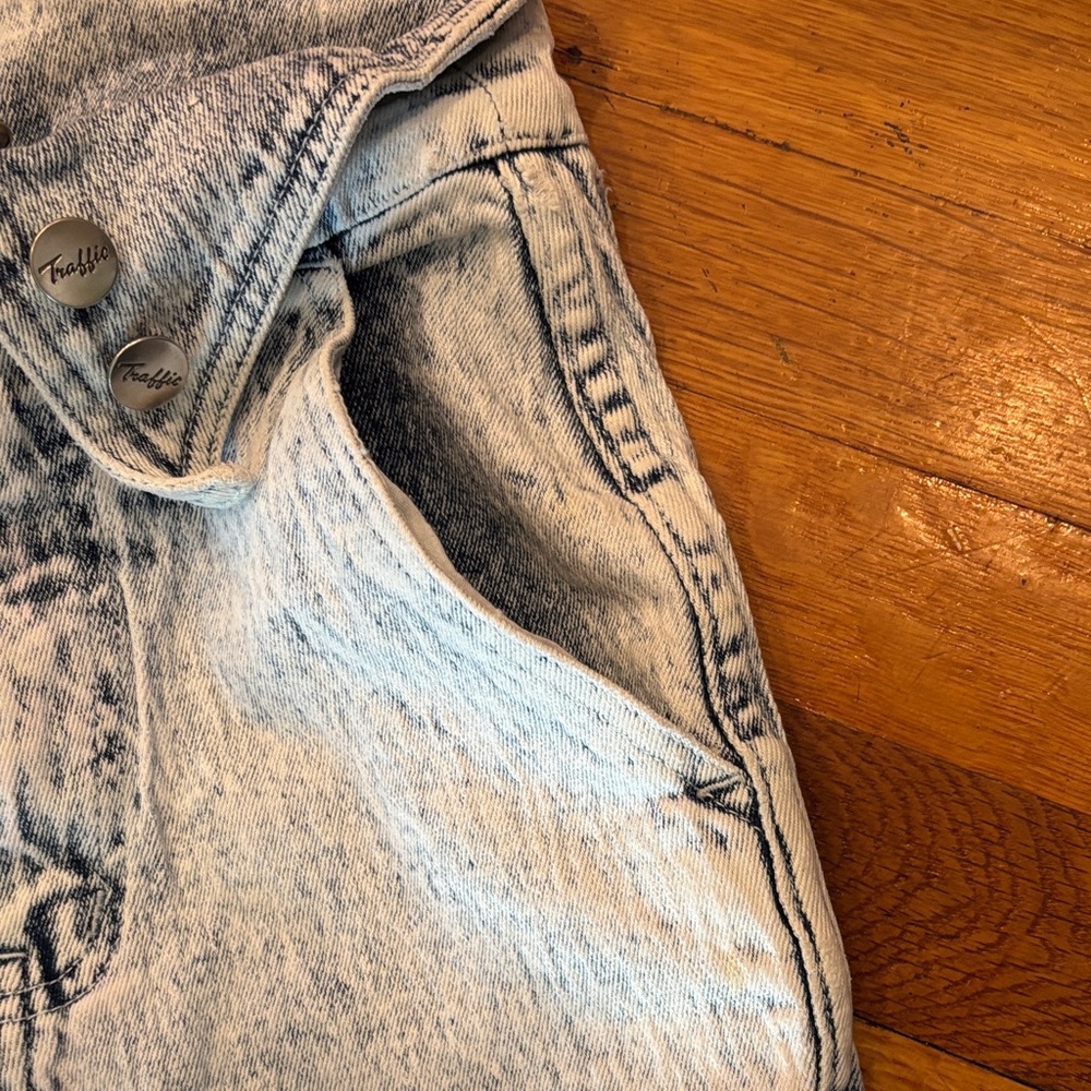 Traffic Light Wash Distressed High-Rise Boyfriend Jeans - Light Blue - Picture 4 of 12